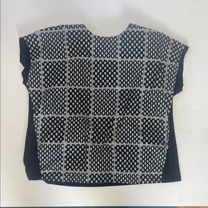 Uniqlo Black and White short sleeve Patterned Top